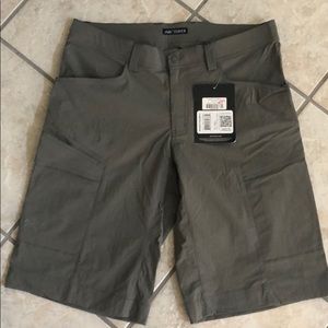 Men’s Arcteryx shorts. NWT. Size 34